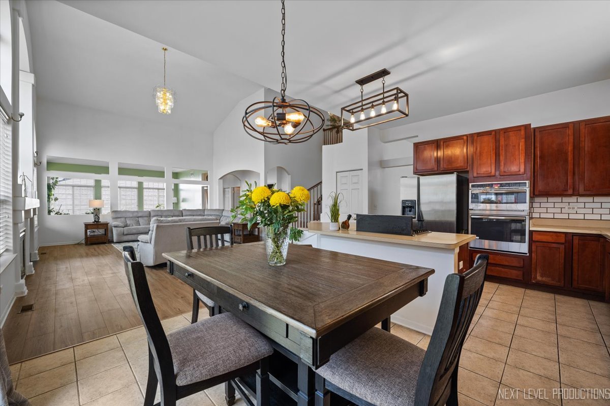 2198 Kemmerer Lane, Bolingbrook, IL 60490