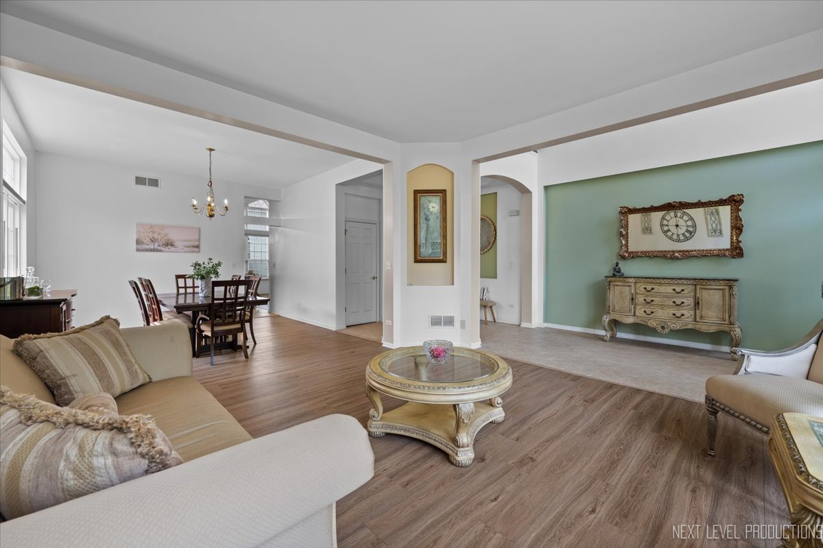 2198 Kemmerer Lane, Bolingbrook, IL 60490