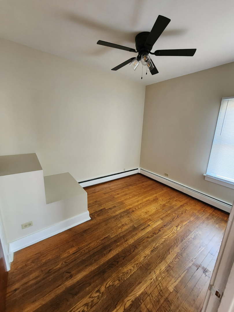 48 Crystal Street #2F, Cary, IL 60013