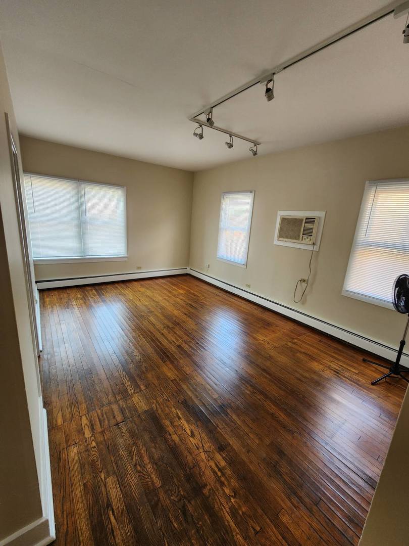 48 Crystal Street #2F, Cary, IL 60013