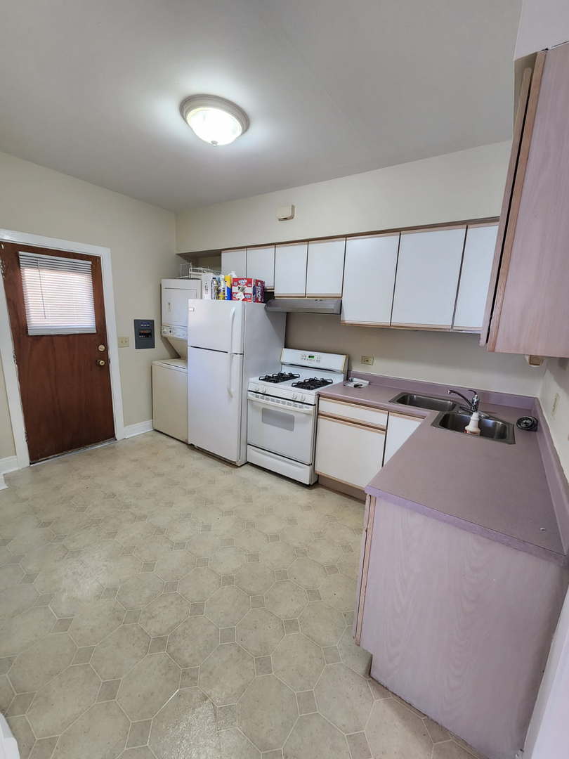 48 Crystal Street #2F, Cary, IL 60013