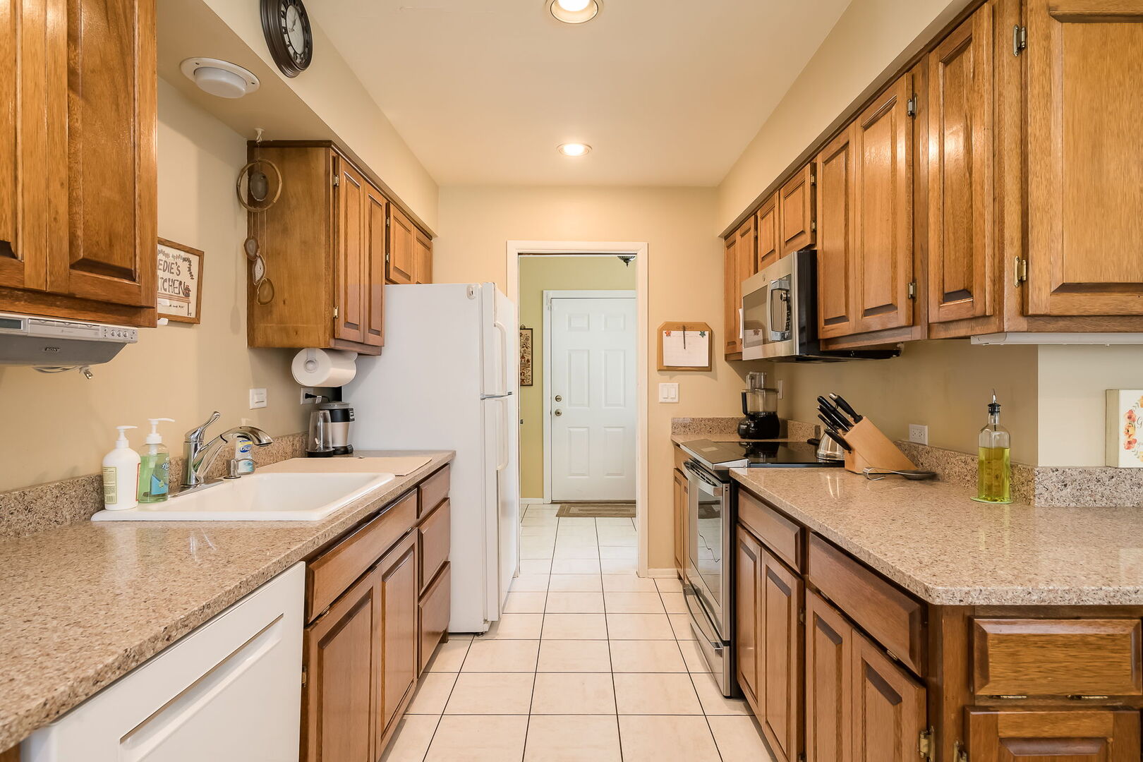 856 S Stratford Avenue, Elmhurst, IL 60126
