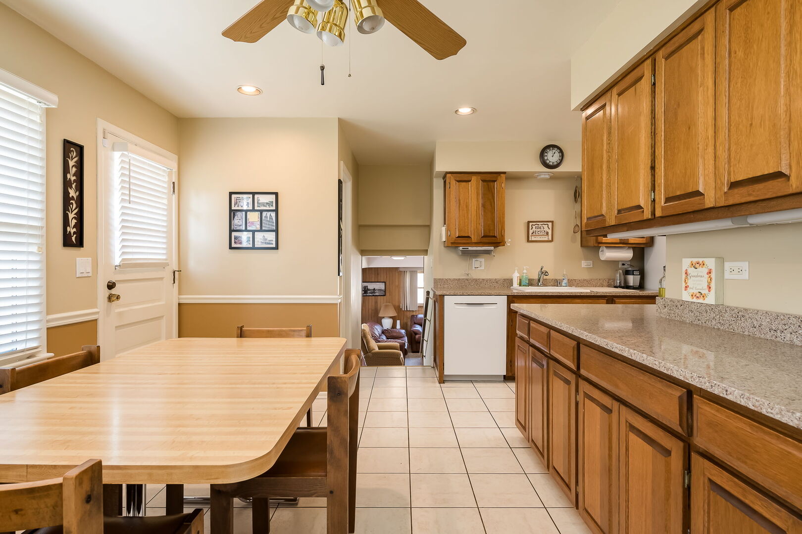 856 S Stratford Avenue, Elmhurst, IL 60126