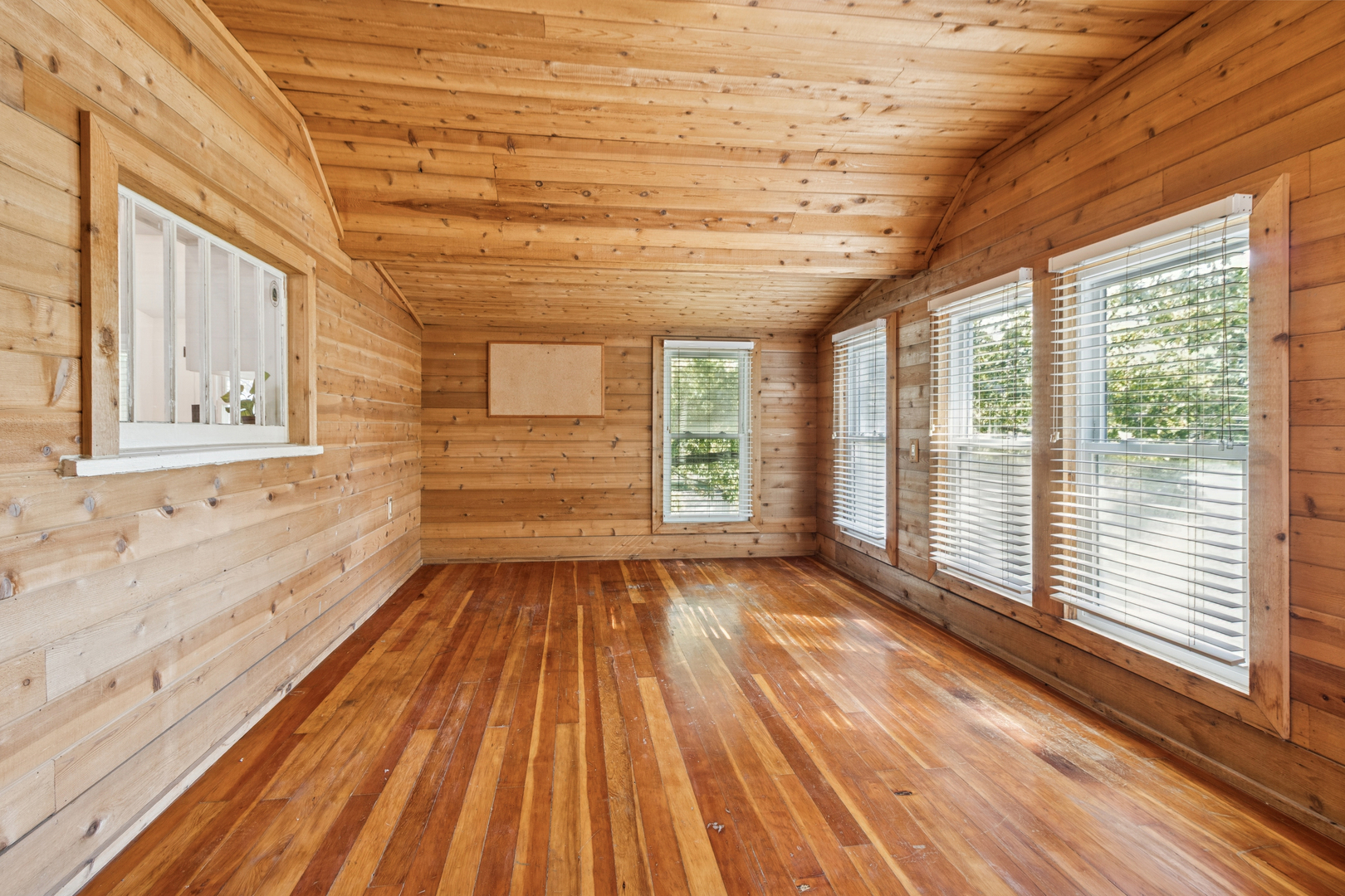 392 W Exchange Street, Crete, IL 60417