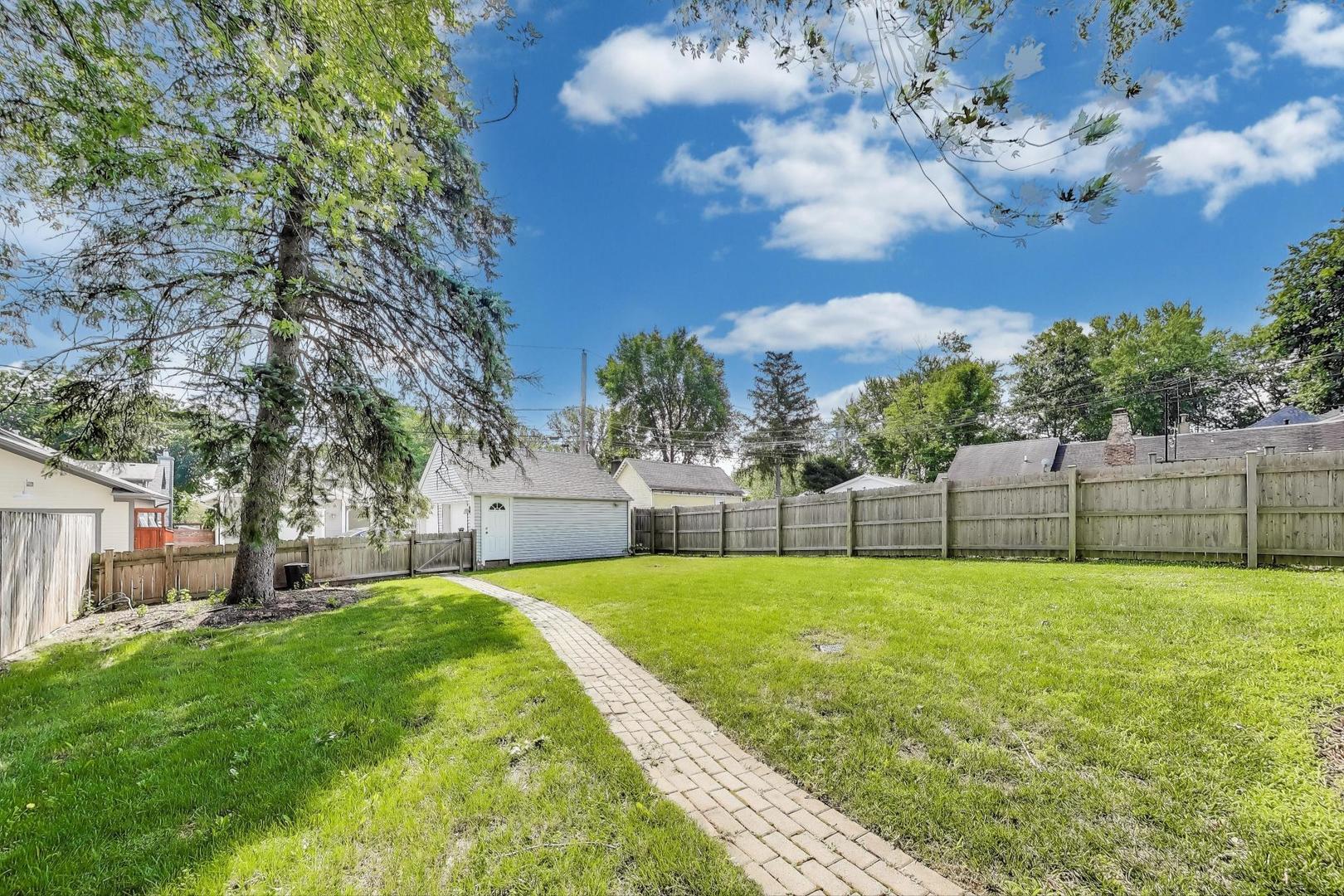 1010 Elm Street, St. Charles, IL 60174