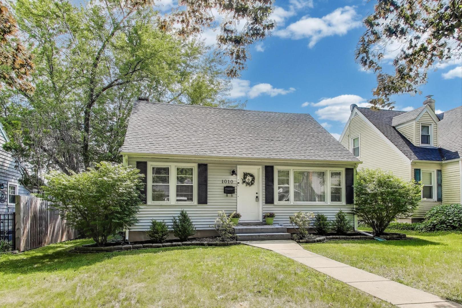 1010 Elm Street, St. Charles, IL 60174