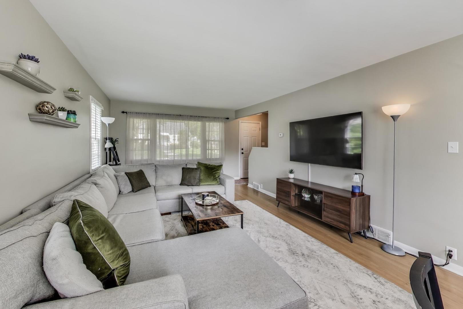 1010 Elm Street, St. Charles, IL 60174