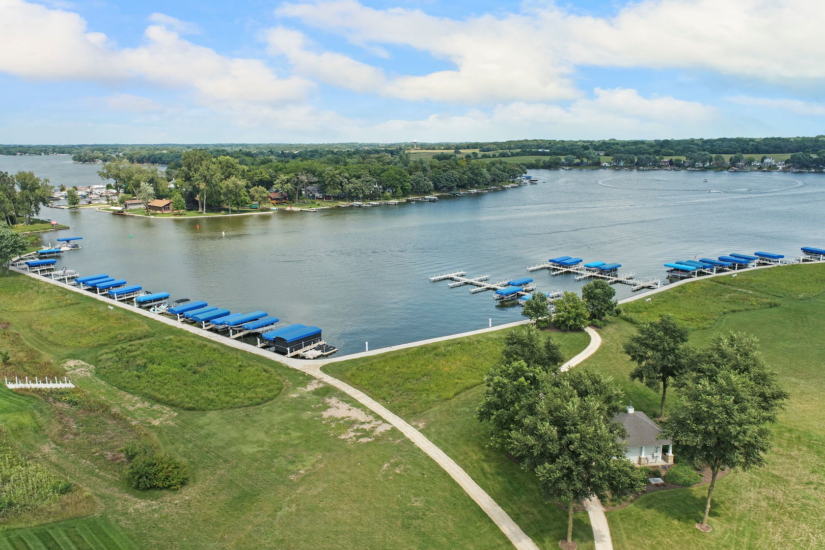 40590 N North Newport Drive, Antioch, IL 60002