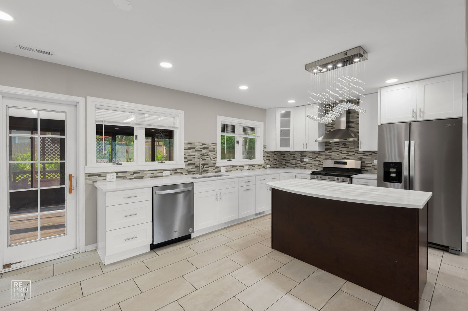 755 Flagstaff Lane, Hoffman Estates, IL 60169