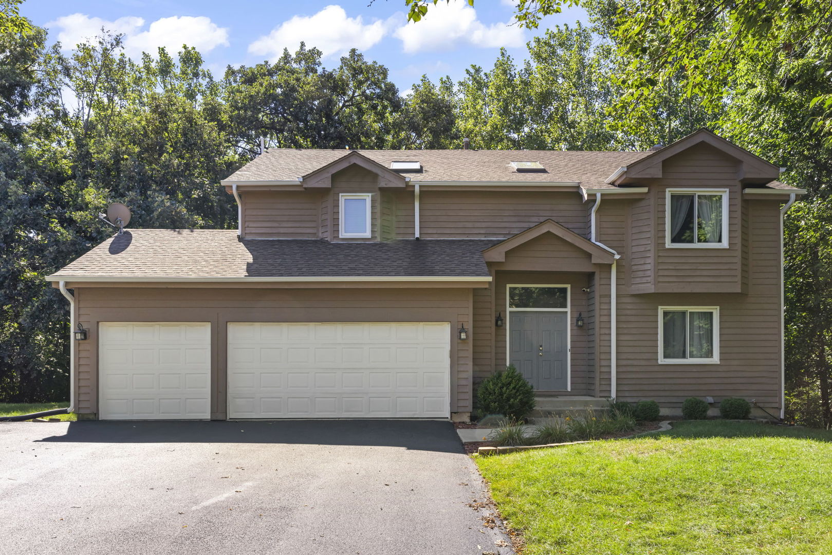 11 Roanoke Court, Bolingbrook, IL 60440