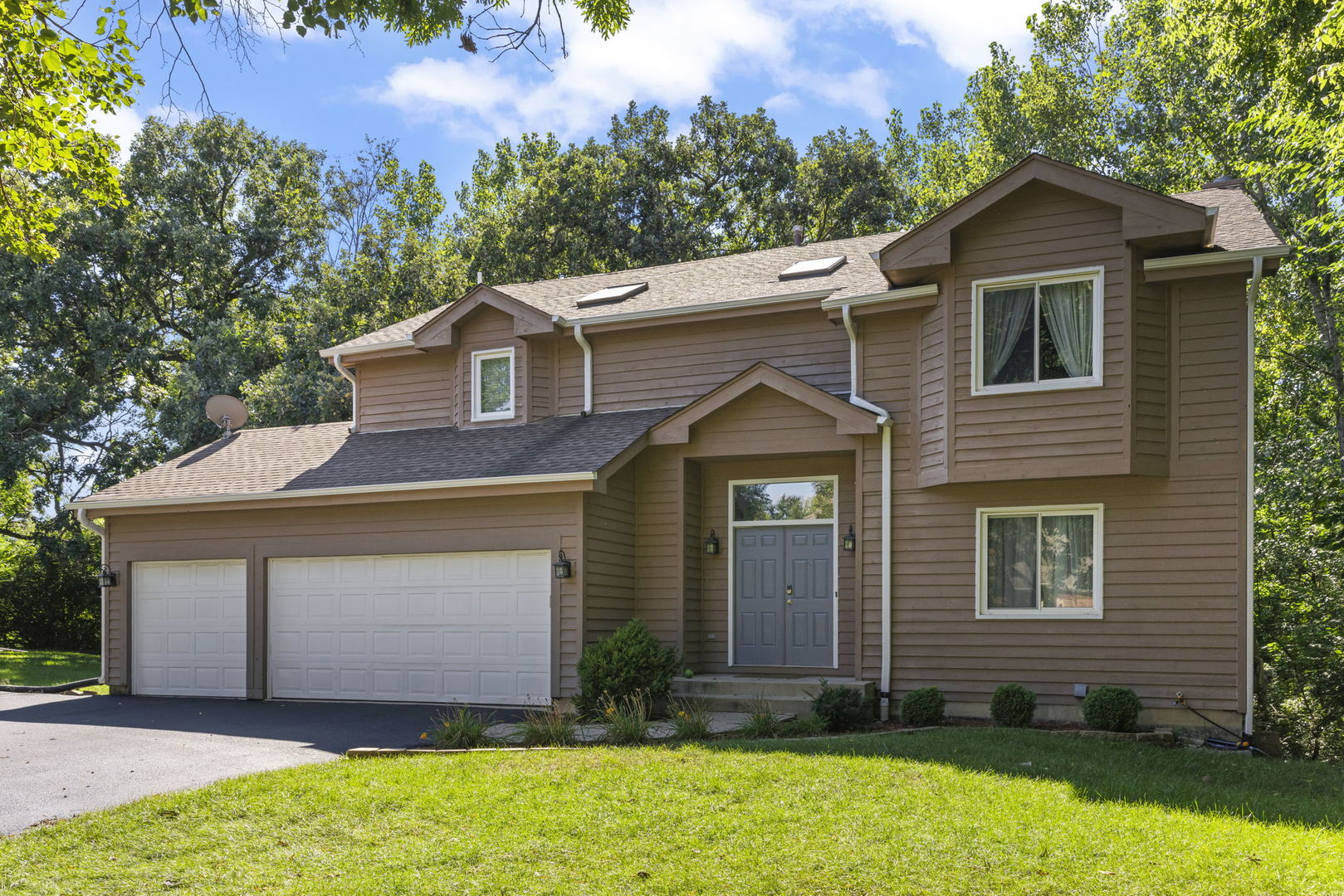 11 Roanoke Court, Bolingbrook, IL 60440
