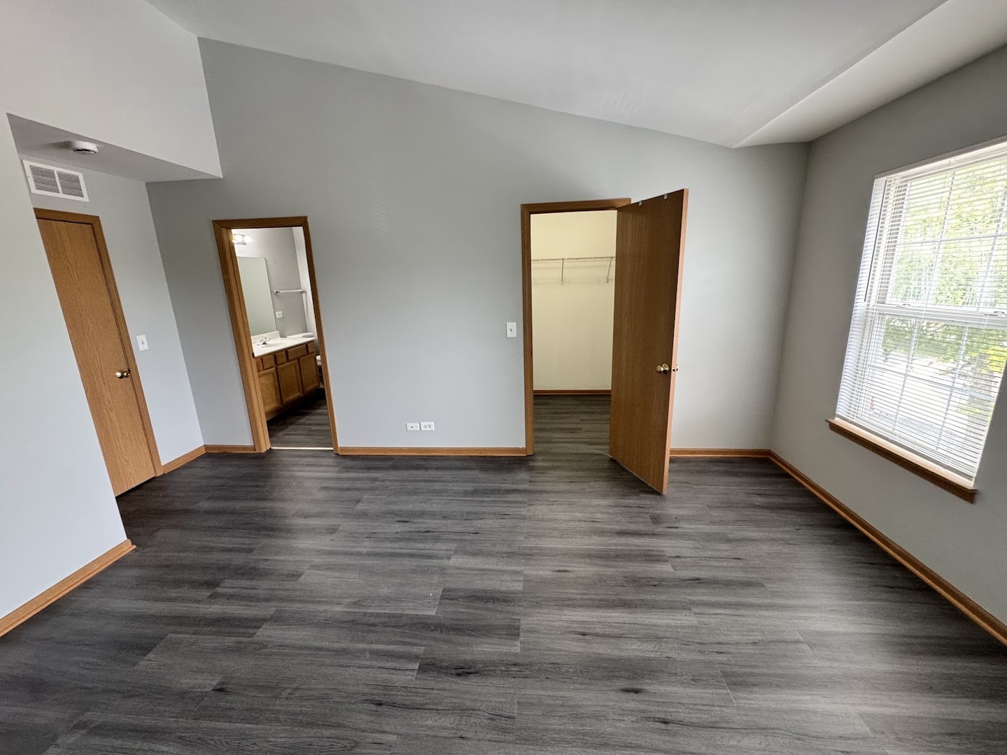 2209 SUNRISE Circle, Aurora, IL 60503