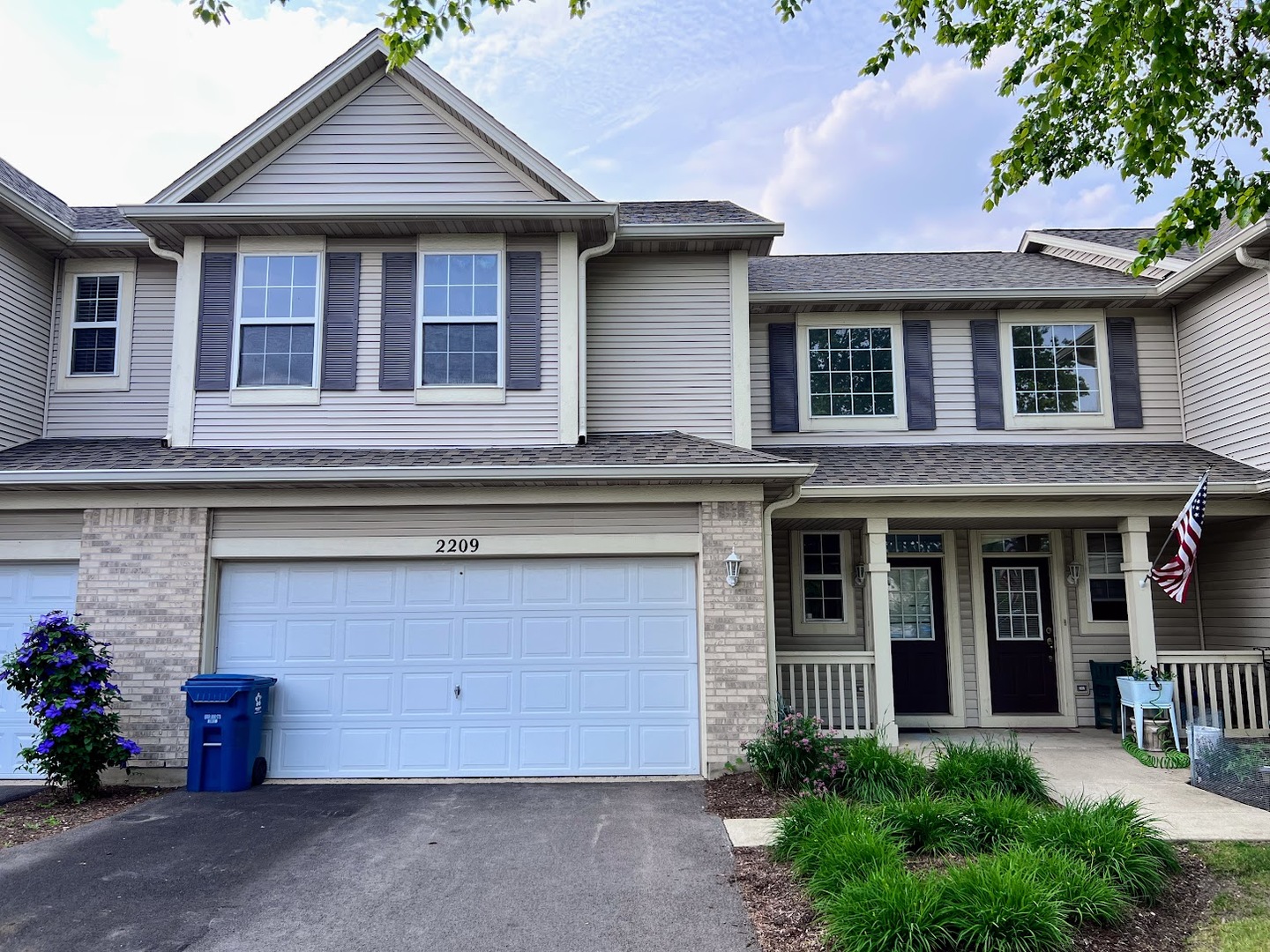 2209 SUNRISE Circle, Aurora, IL 60503
