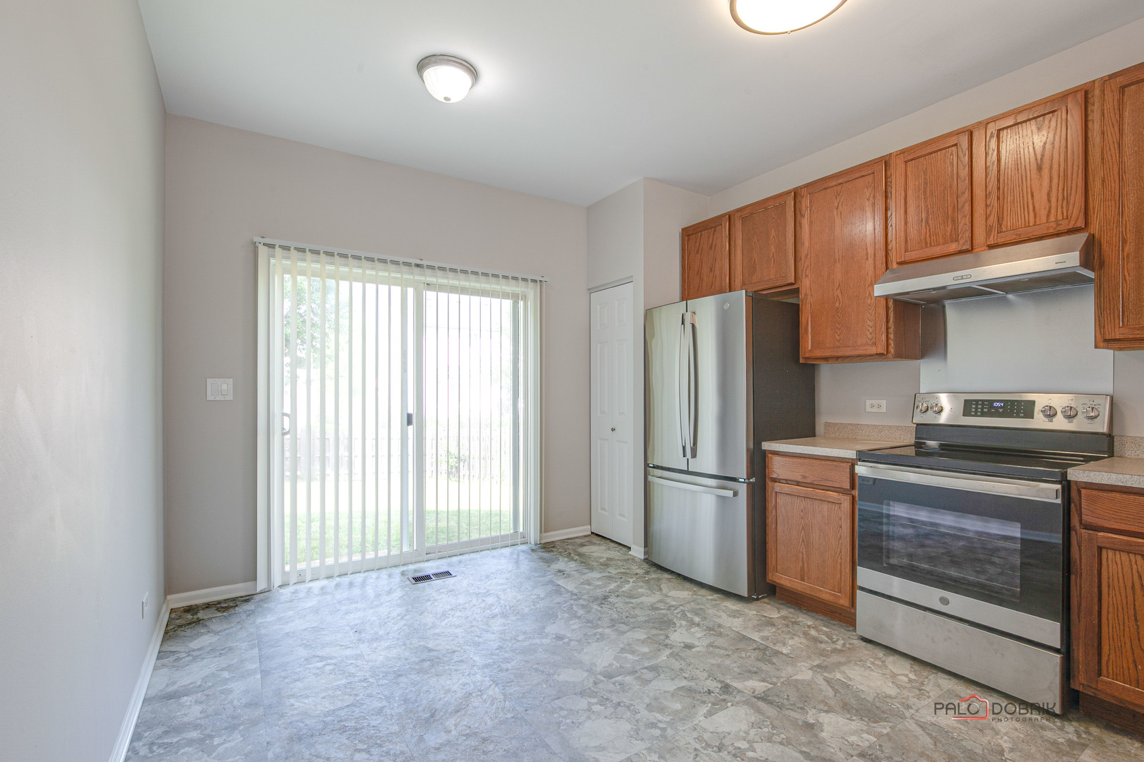 1794 S Fallbrook Drive, Round Lake, IL 60073