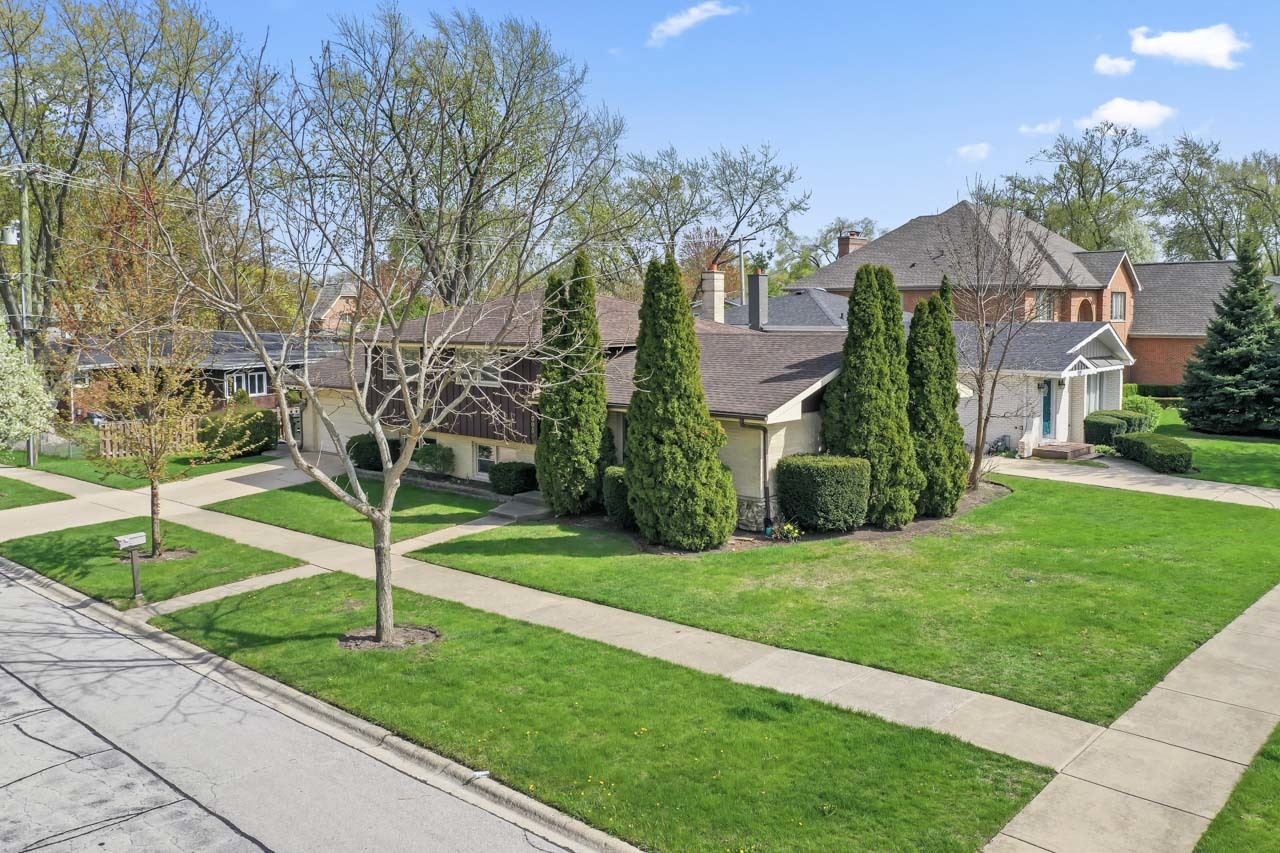 1005 E Orchard Street, Arlington Heights, IL 60005