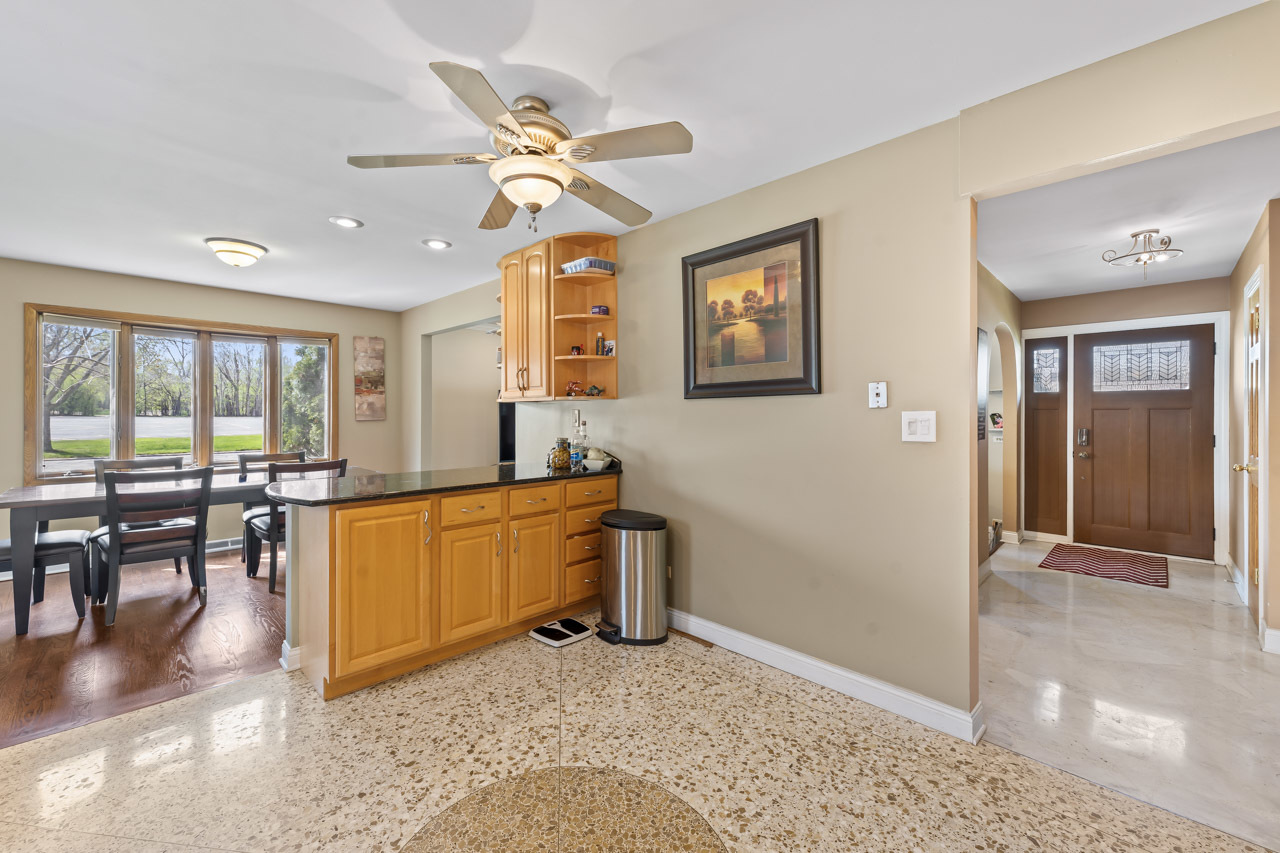 1005 E Orchard Street, Arlington Heights, IL 60005