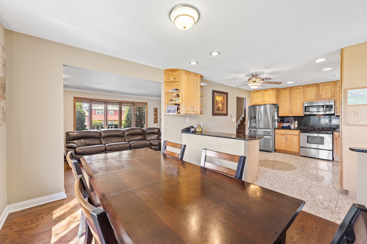 1005 E Orchard Street, Arlington Heights, IL 60005
