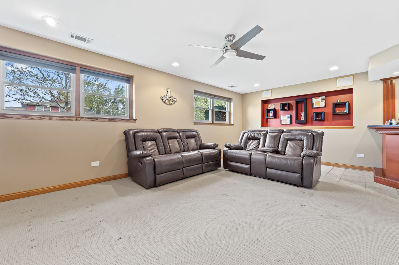 1005 E Orchard Street, Arlington Heights, IL 60005