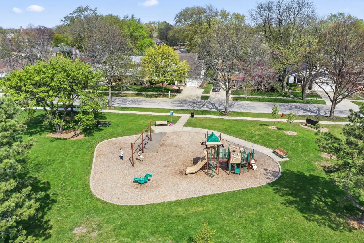 1005 E Orchard Street, Arlington Heights, IL 60005