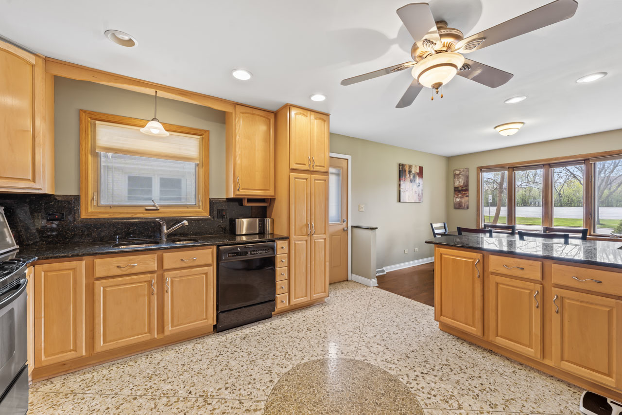 1005 E Orchard Street, Arlington Heights, IL 60005