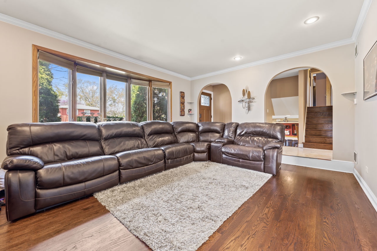 1005 E Orchard Street, Arlington Heights, IL 60005