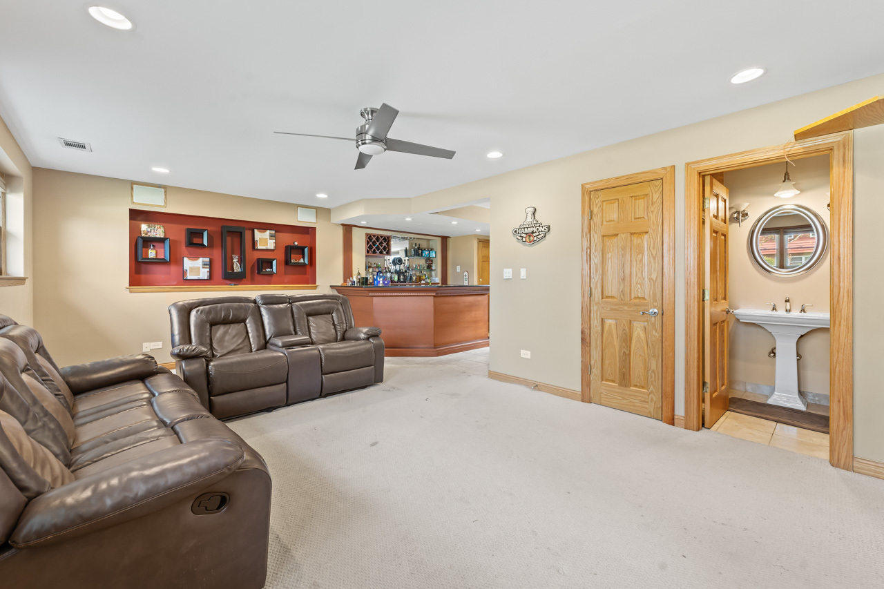 1005 E Orchard Street, Arlington Heights, IL 60005