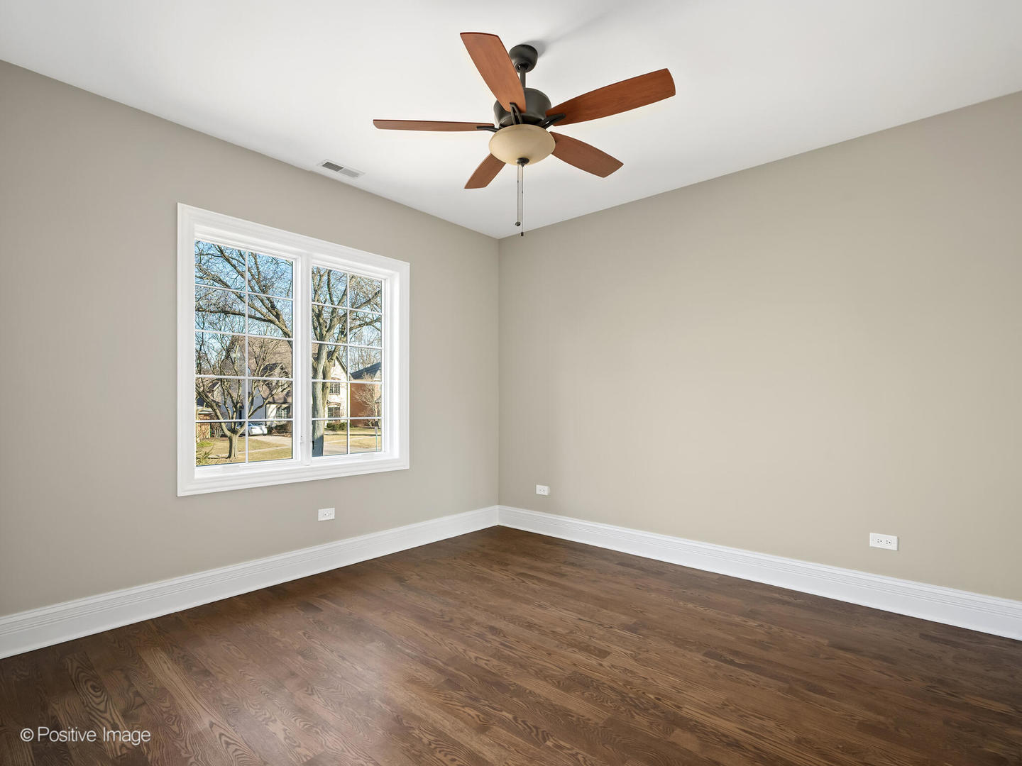 212 Holmes Avenue, Clarendon Hills, IL 60514