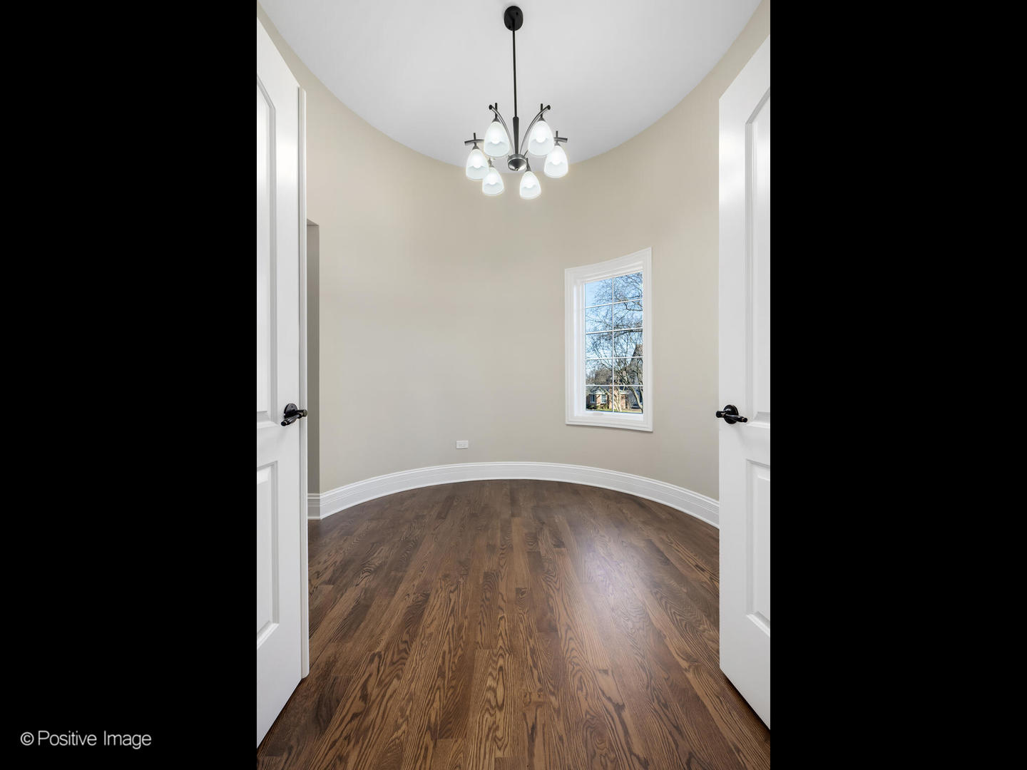 212 Holmes Avenue, Clarendon Hills, IL 60514