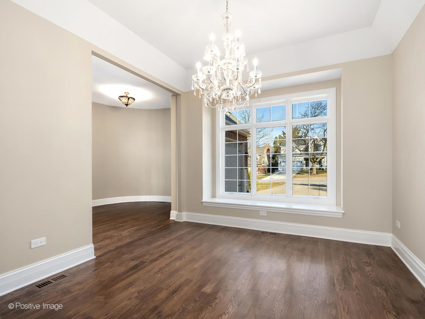 212 Holmes Avenue, Clarendon Hills, IL 60514