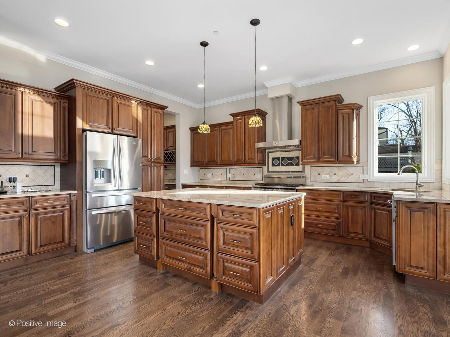 212 Holmes Avenue, Clarendon Hills, IL 60514