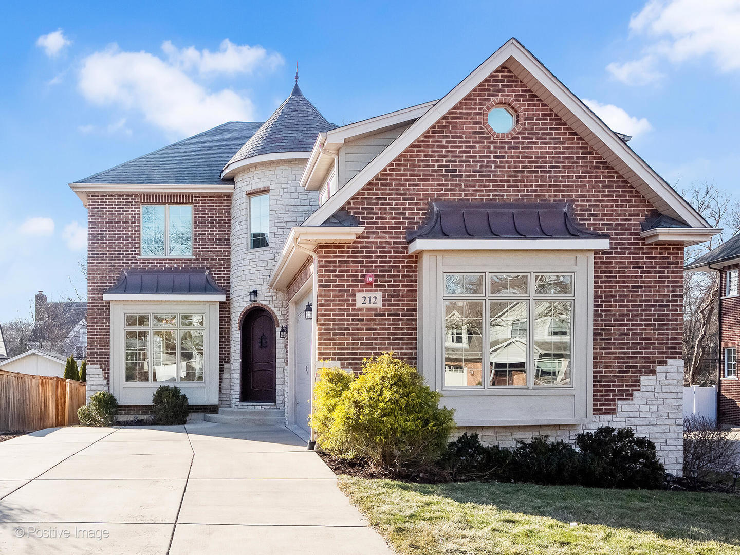 212 Holmes Avenue, Clarendon Hills, IL 60514