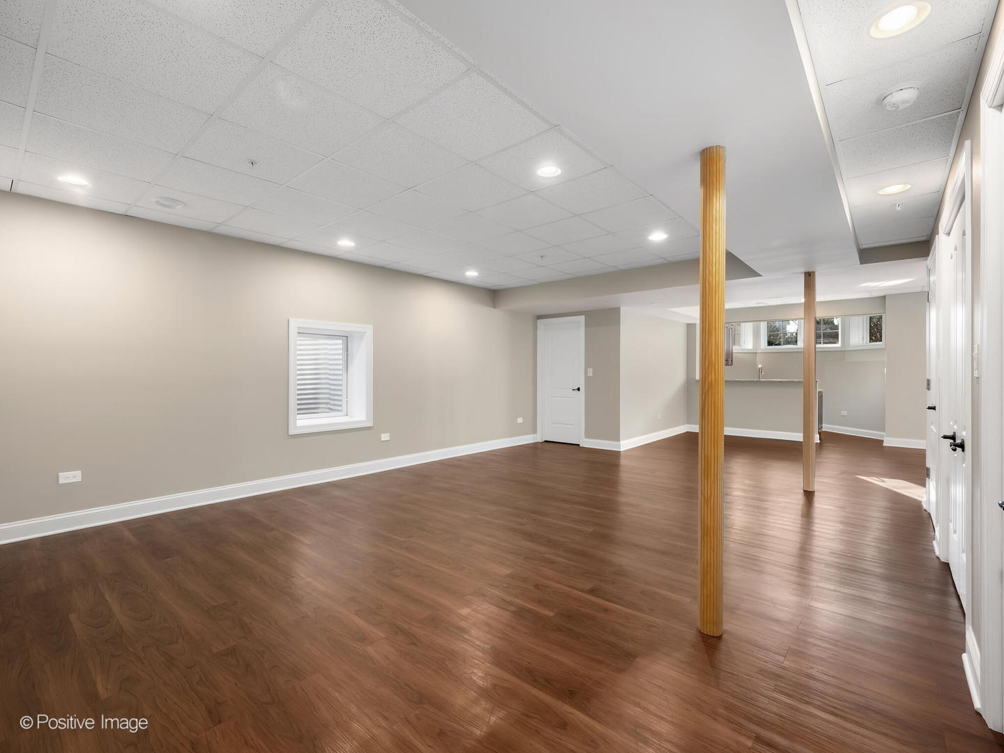 212 Holmes Avenue, Clarendon Hills, IL 60514