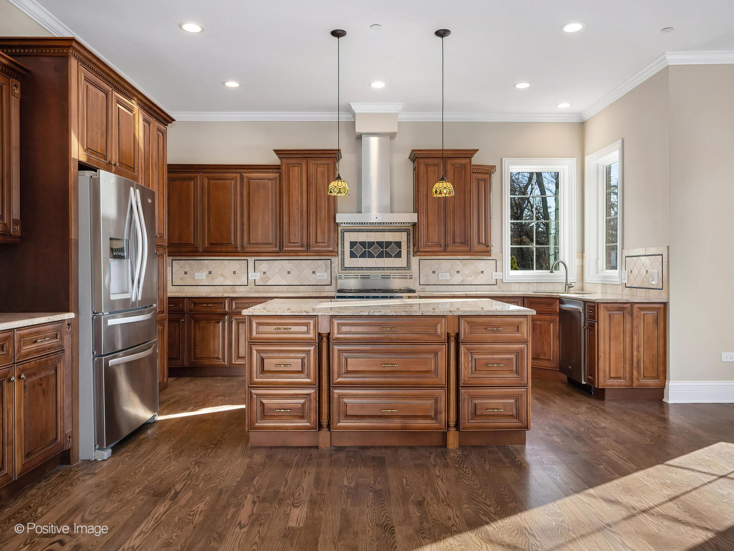 212 Holmes Avenue, Clarendon Hills, IL 60514