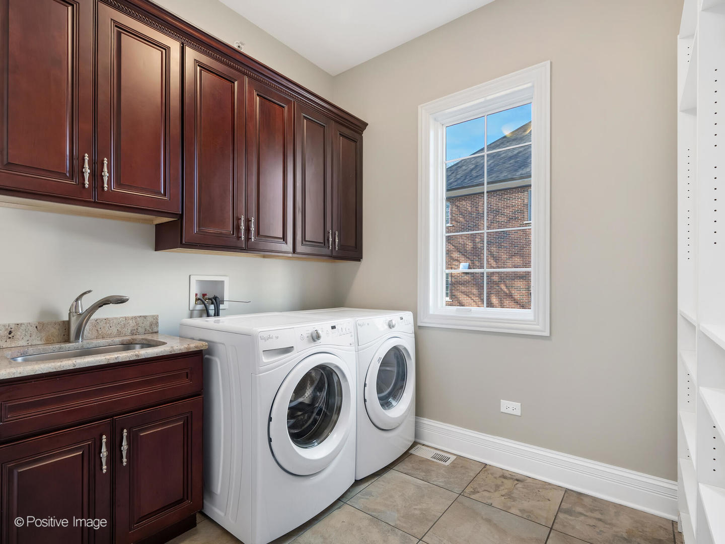 212 Holmes Avenue, Clarendon Hills, IL 60514