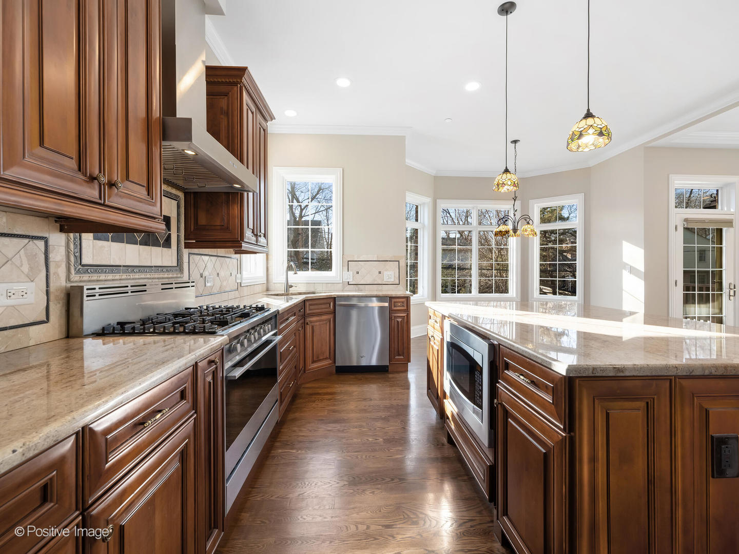 212 Holmes Avenue, Clarendon Hills, IL 60514