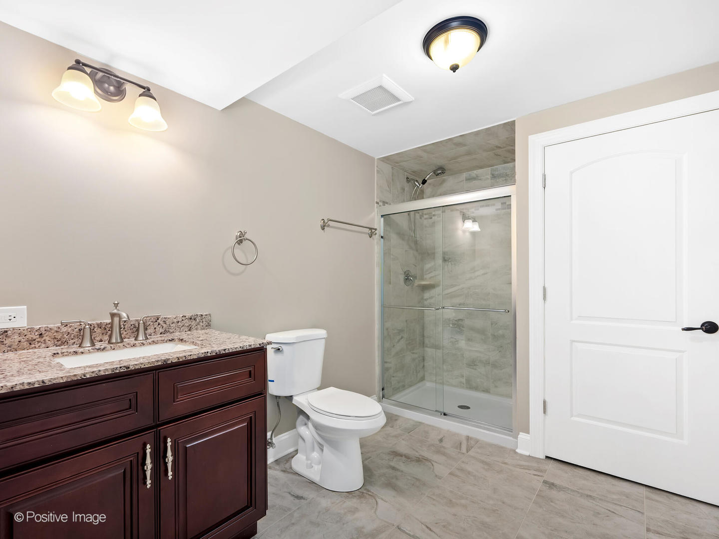 212 Holmes Avenue, Clarendon Hills, IL 60514