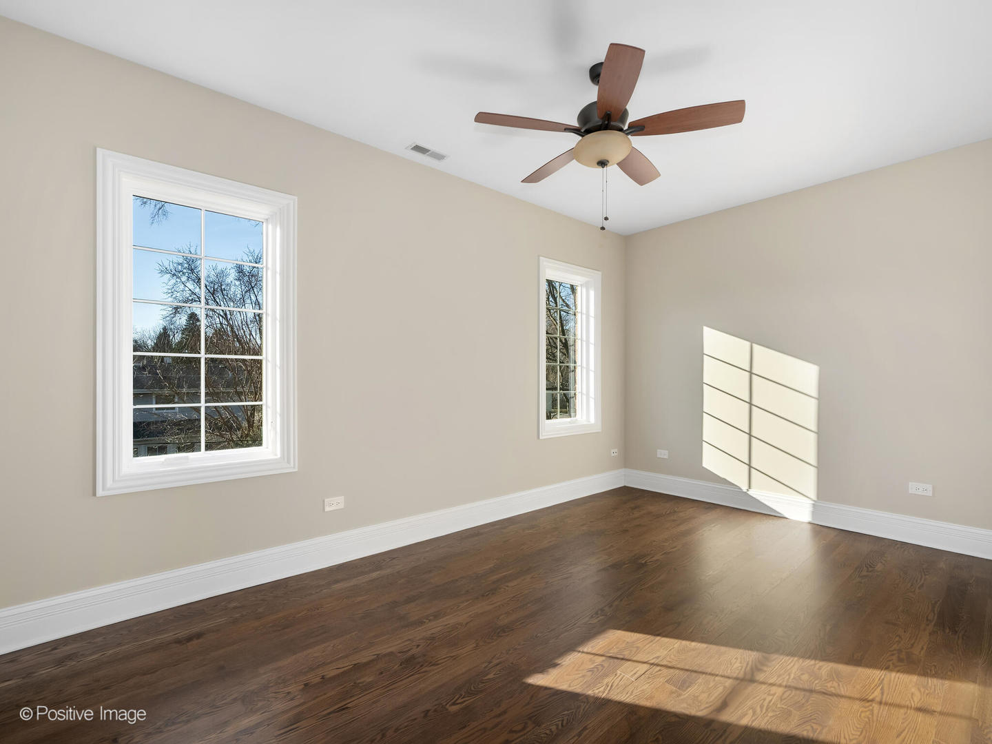 212 Holmes Avenue, Clarendon Hills, IL 60514