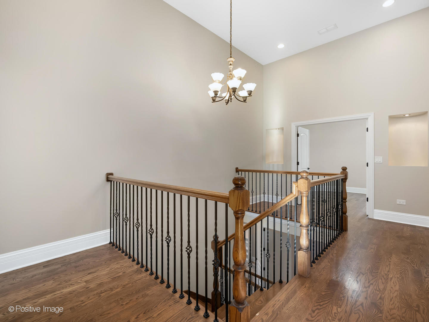 212 Holmes Avenue, Clarendon Hills, IL 60514