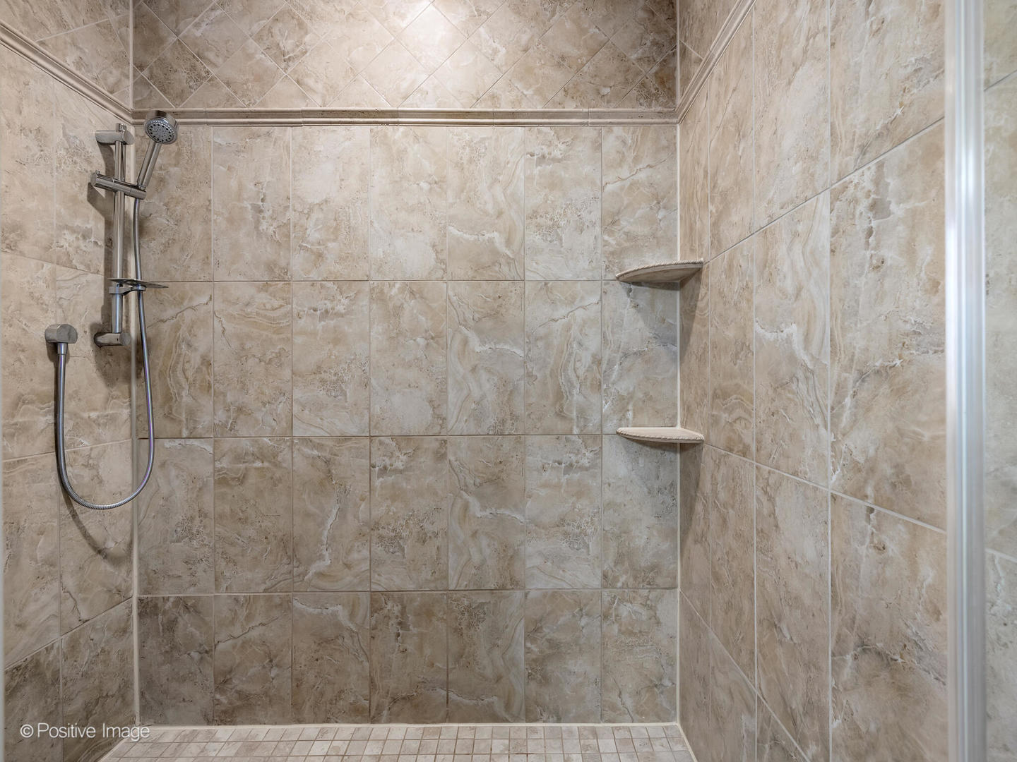 212 Holmes Avenue, Clarendon Hills, IL 60514