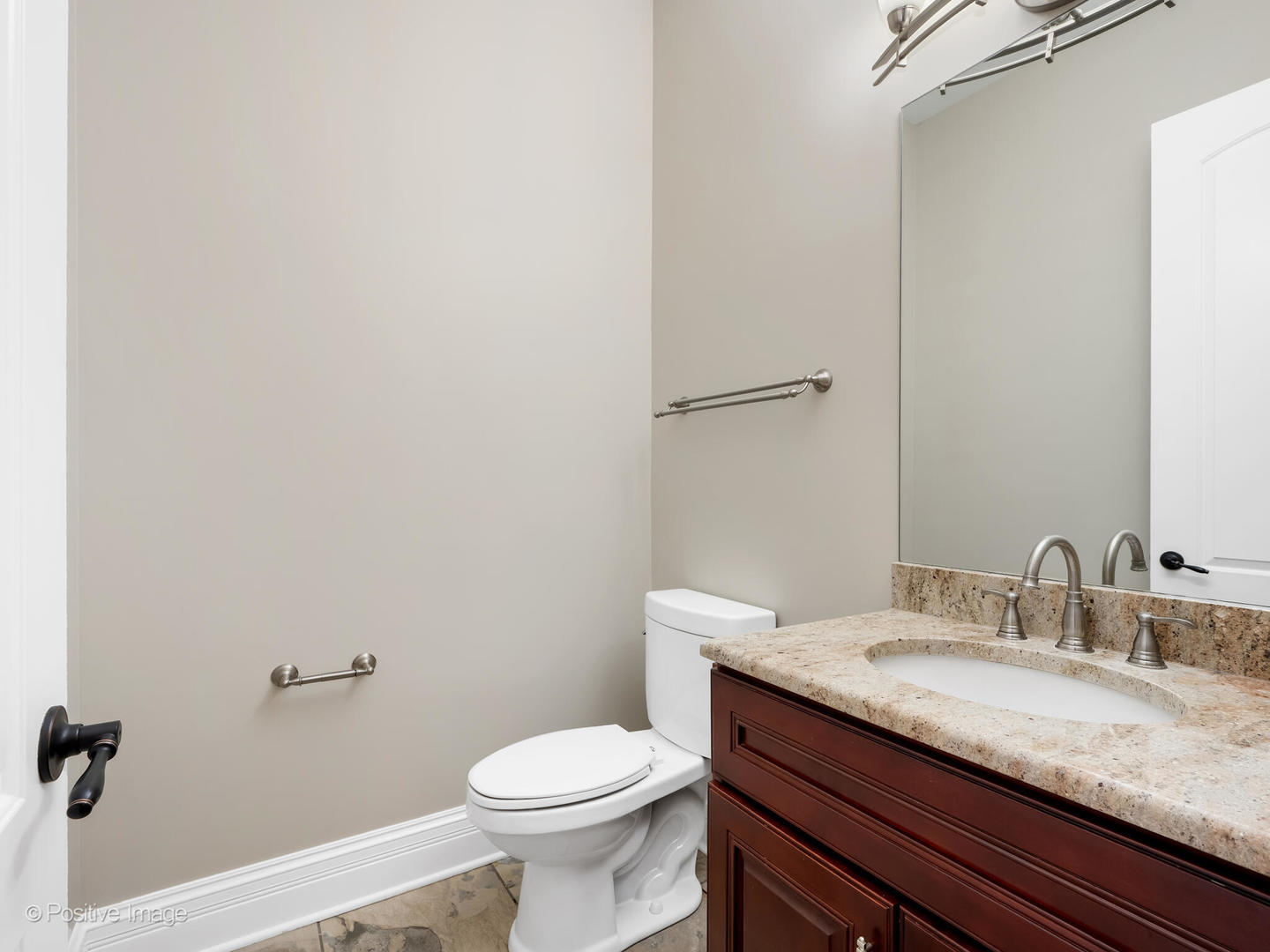 212 Holmes Avenue, Clarendon Hills, IL 60514