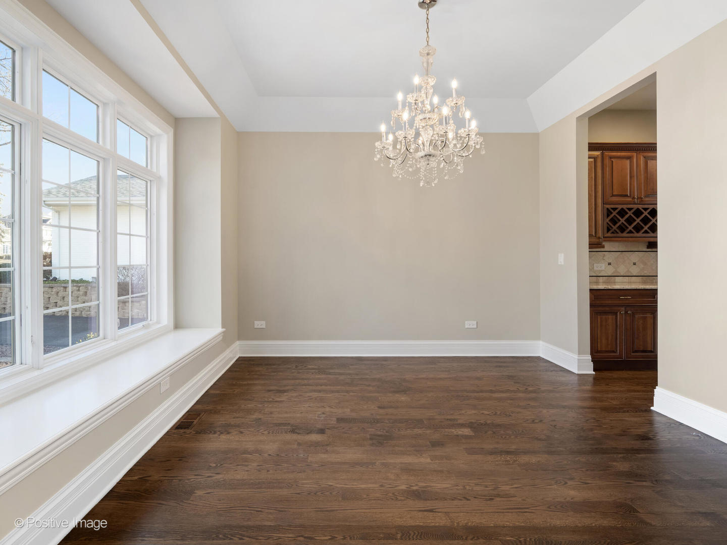 212 Holmes Avenue, Clarendon Hills, IL 60514