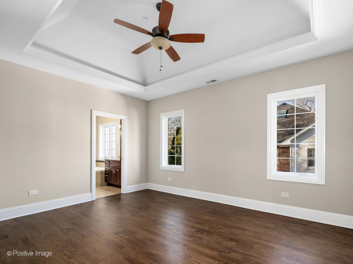 212 Holmes Avenue, Clarendon Hills, IL 60514