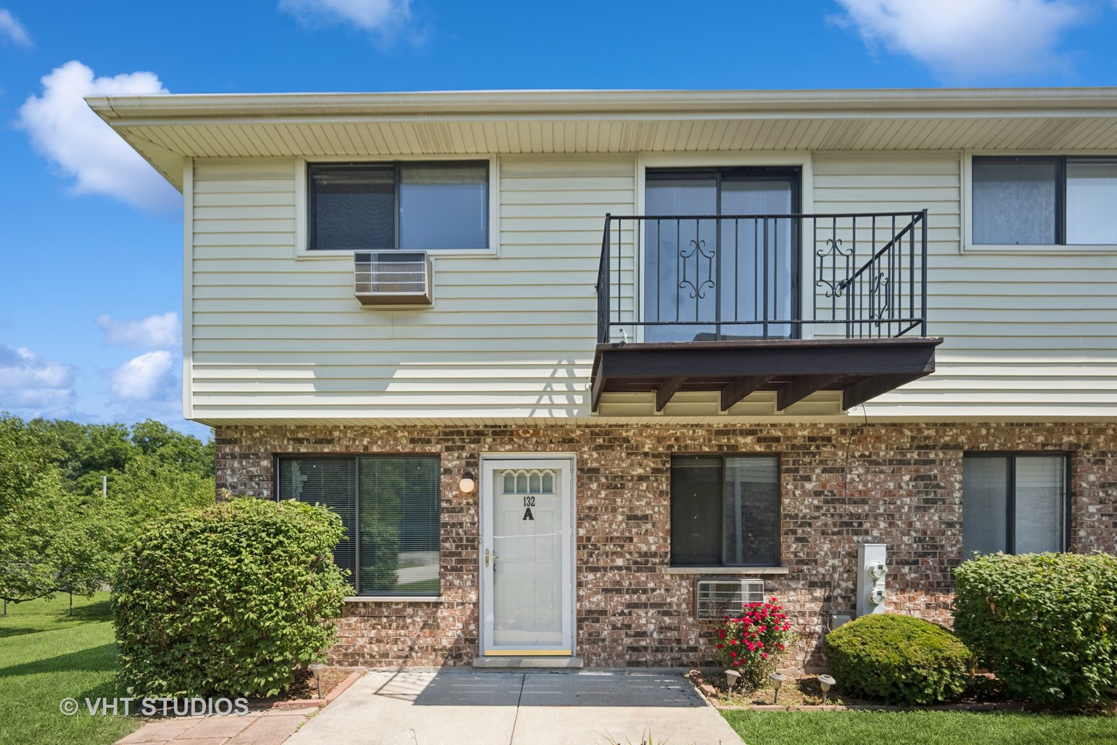 132 Willows Edge Court #A, Willow Springs, IL 60480