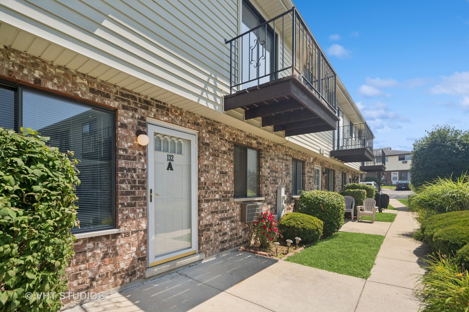 132 Willows Edge Court #A, Willow Springs, IL 60480