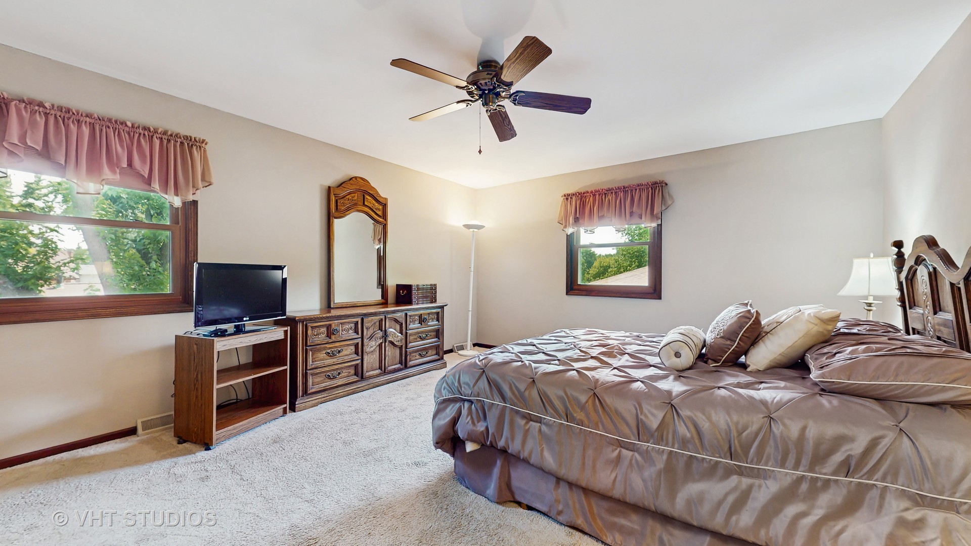315 Ashwood Drive, Schaumburg, IL 60193