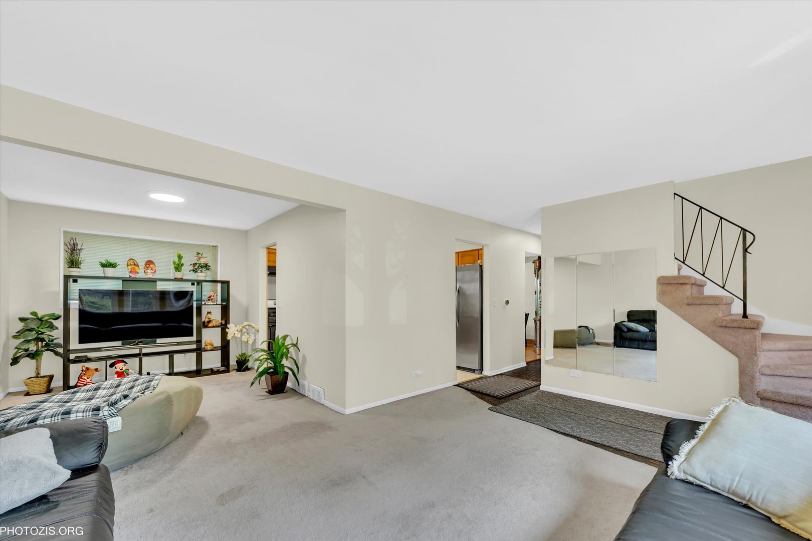 1330 S MALLARD Lane, Mount Prospect, IL 60056