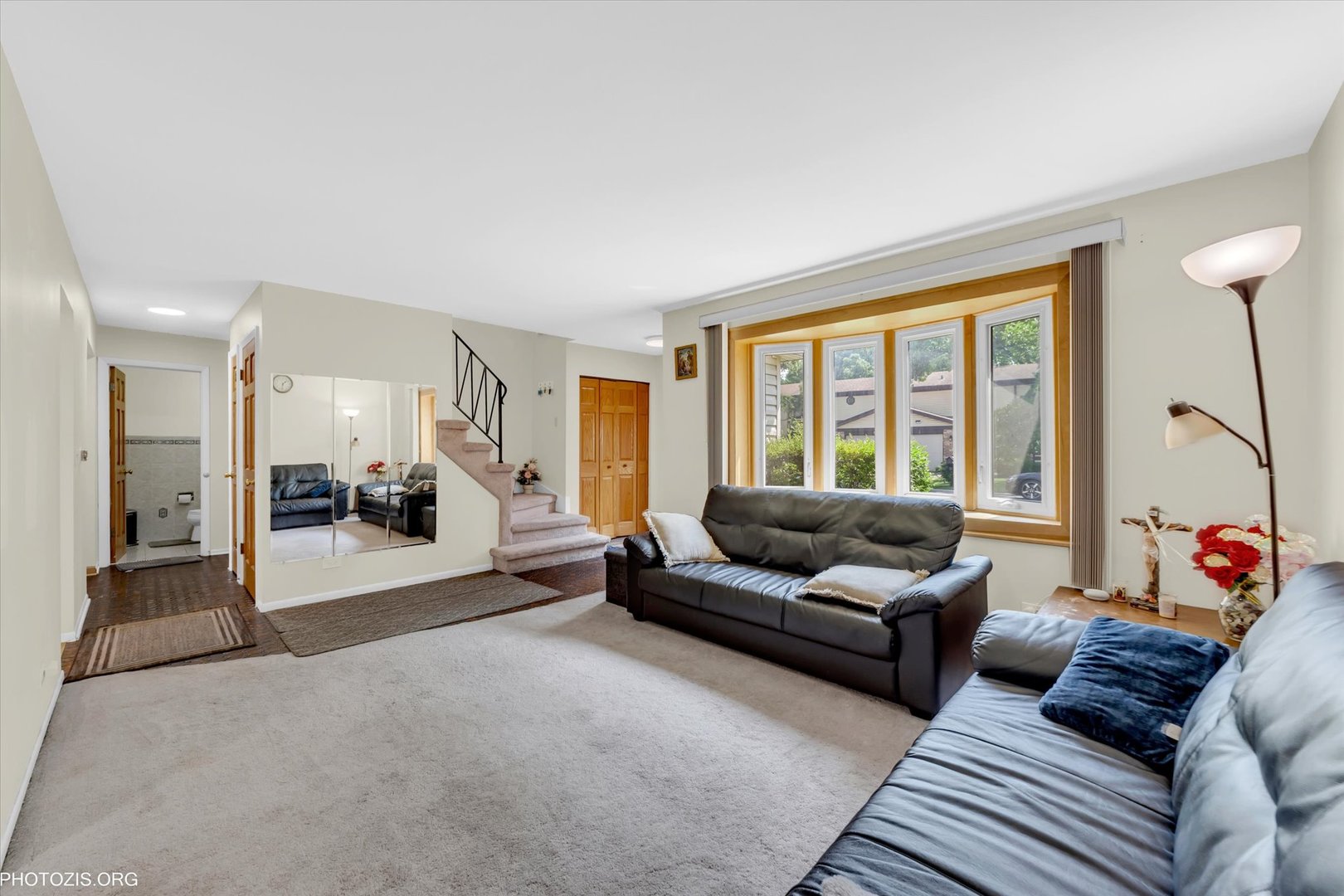 1330 S MALLARD Lane, Mount Prospect, IL 60056