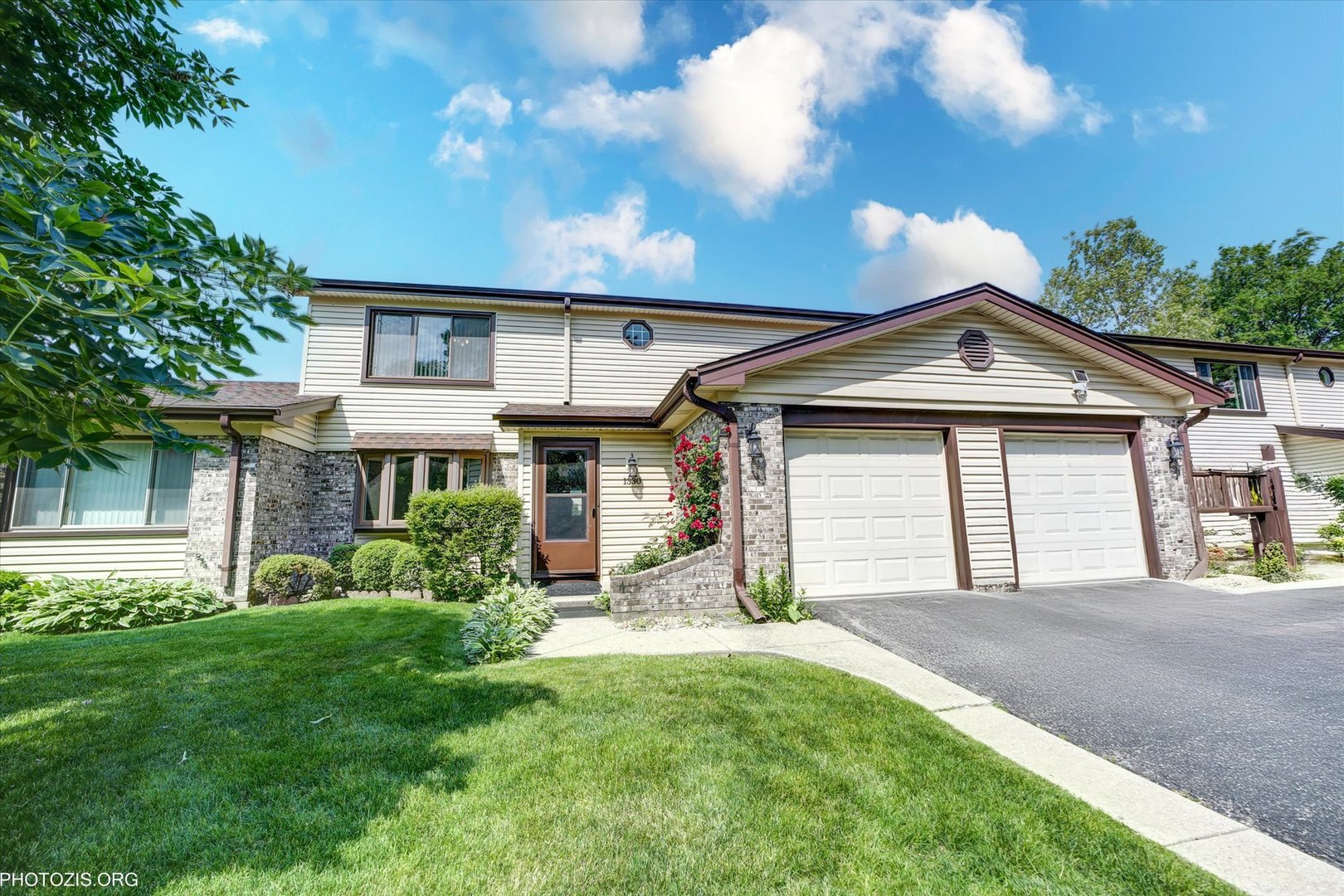 1330 S MALLARD Lane, Mount Prospect, IL 60056