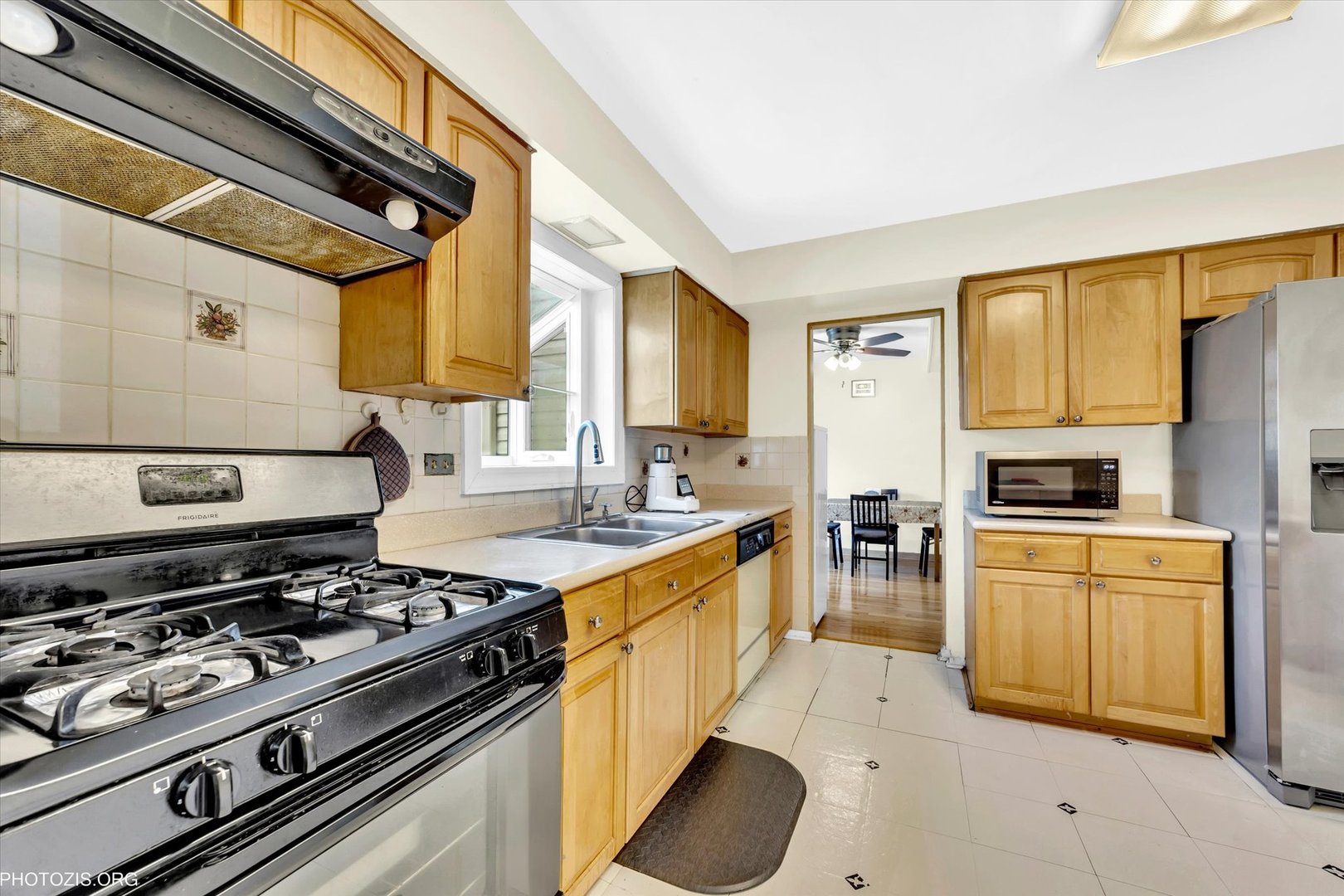 1330 S MALLARD Lane, Mount Prospect, IL 60056