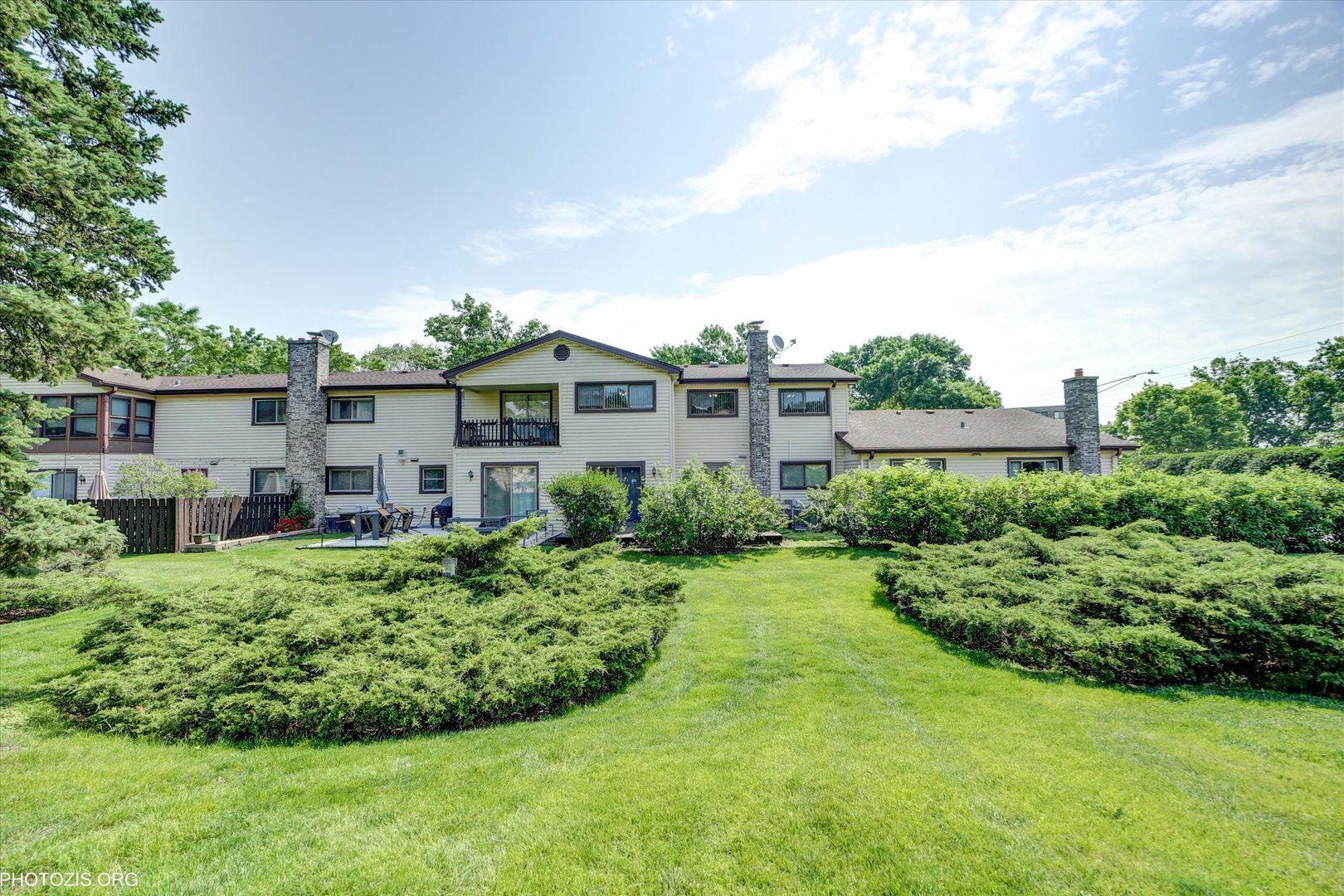 1330 S MALLARD Lane, Mount Prospect, IL 60056